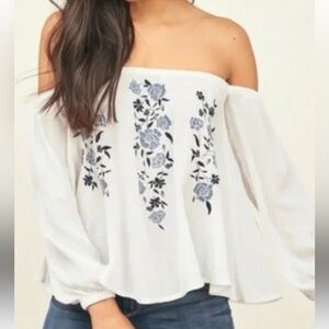 Abercrombie & Fitch off shoulder blue/white embroidered top women’s Size Medium